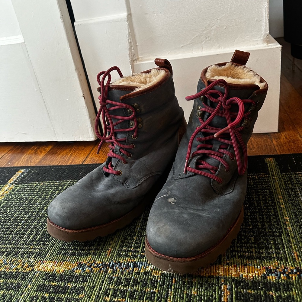 Limited Edition Starwars Uggs sz 10.5